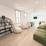 Backpackers Hostel *