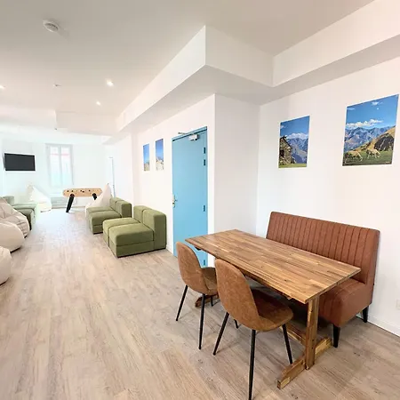 Backpackers * Lourdes